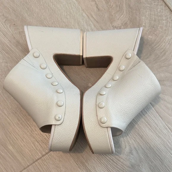 Dolce Vita Ivory Women's Emol Platform Clogs - Picture 2 of 6